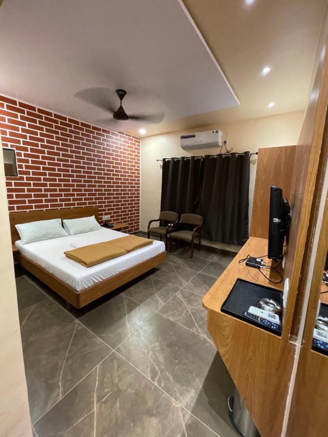 Hotel Vardhan Silvassa Exterior photo