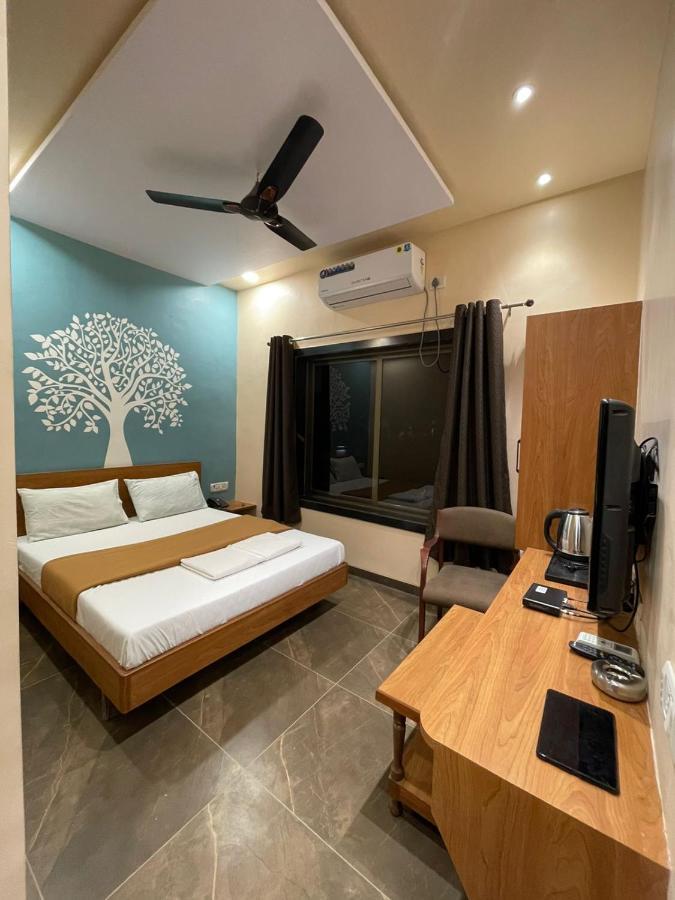 Hotel Vardhan Silvassa Exterior photo